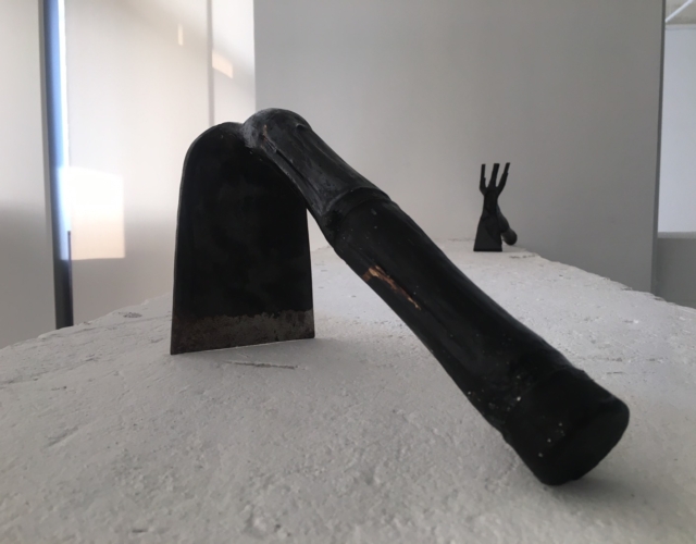 Lo Yi-Chun, Cuttle-Fish Hoe3, 2021, Iron, wooden stick, plaster, lacquer, 29×12×16(H)cm