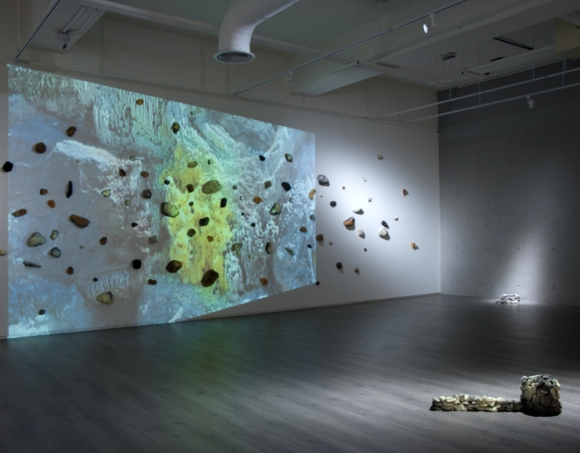 Lo Yi-Chun, Climbing Geo-logical Sites,2021, Sandstone, sulfur, shale, andesite, plaster, single channel video, Dimensions variable