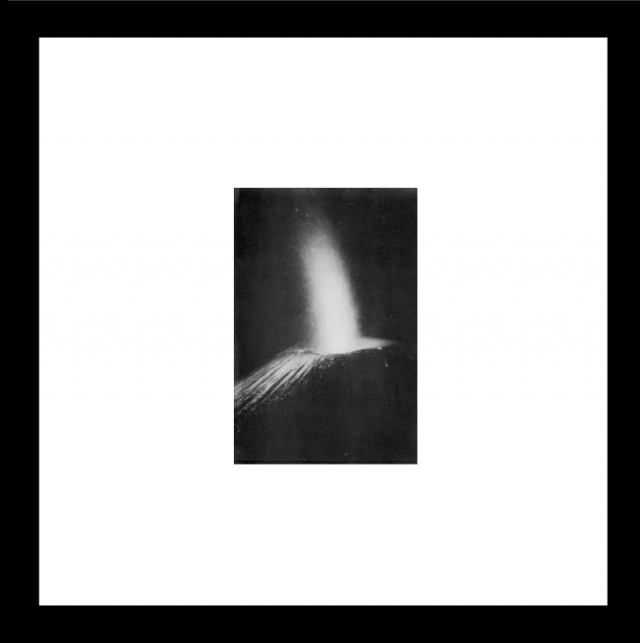 暗黑方程式-三原山 Darkness equation-Mount Mihara，2023，宣影布 、木框 Digital Print，40x40cm